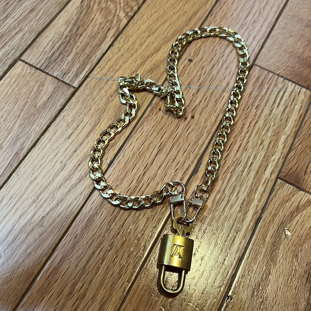 🧡Gold Chain Necklace with LV Lock Pendant 317 - Picture 8 of 14